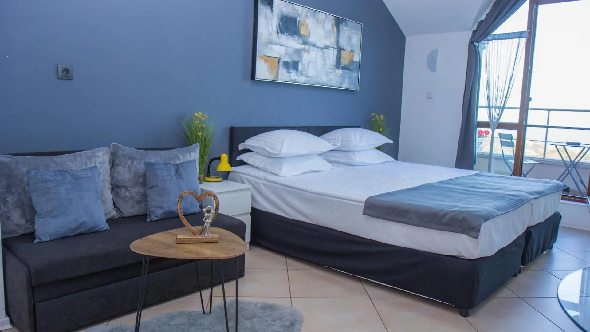 Appartement Black Sea Narcissus - Quiet Studio With Amazing Sea View Varna Bulgarije
